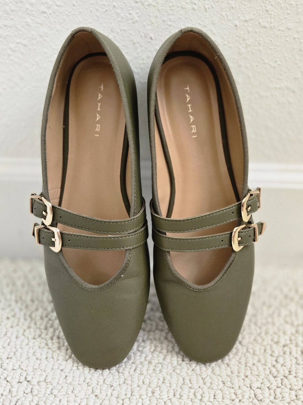 Tahari Olive Green Double Strap Mary Jane Flats Size 8.5M Like New